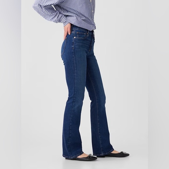 GAP Mid Rise Baby Boot Jeans - Picture 1 of 7